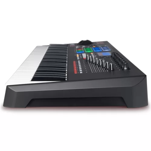 Akai MPK261 MIDI-клавиатура