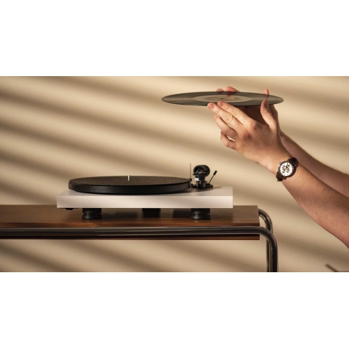 Pro-Ject Debut Carbon EVO 2M Red Walnut Проигрыватель виниловых дисков