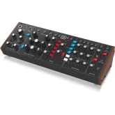 Behringer Model D Монофонический аналоговый синтезатор