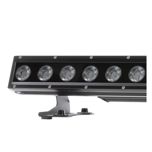 ROBE ROBIN CycBar 15 LED панель, 15х10 Вт., RGBW